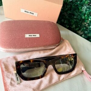 Miu Miu Tortoiseshell Logo Sunglasses - Brown